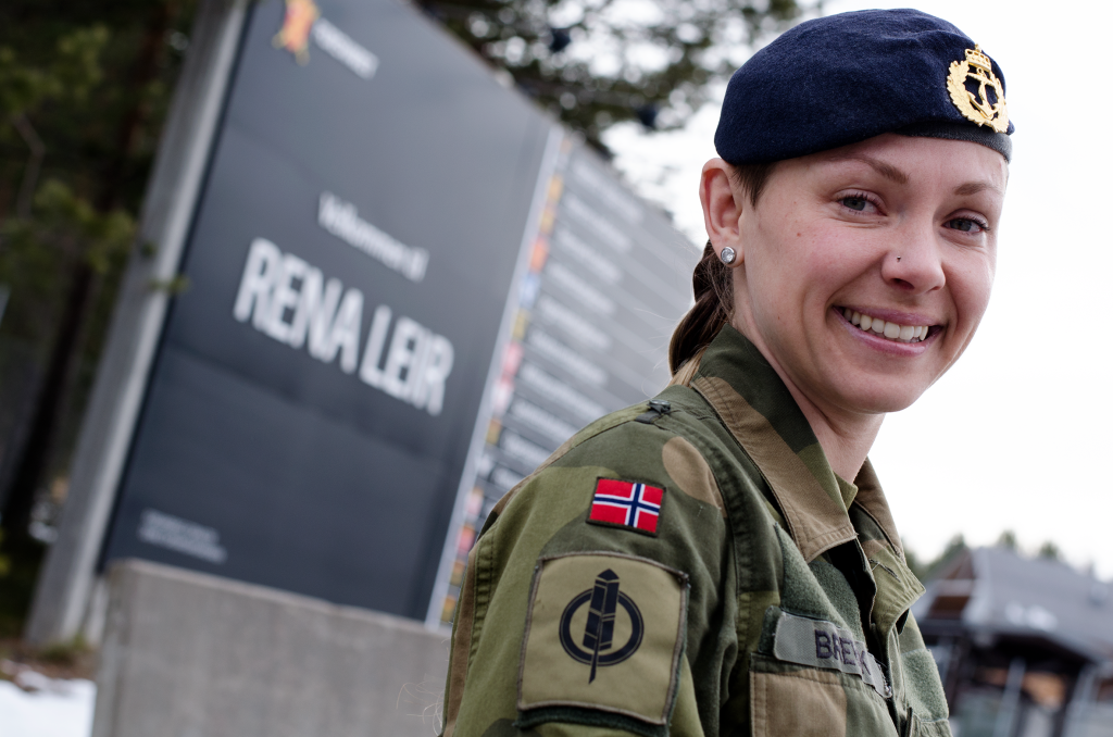Det var jobben i Forsvaret som trakk Camilla Brevik og familien til Rena. Nå er de en del av lokalsamfunnet. Foto: Karoline Almås Sørensen