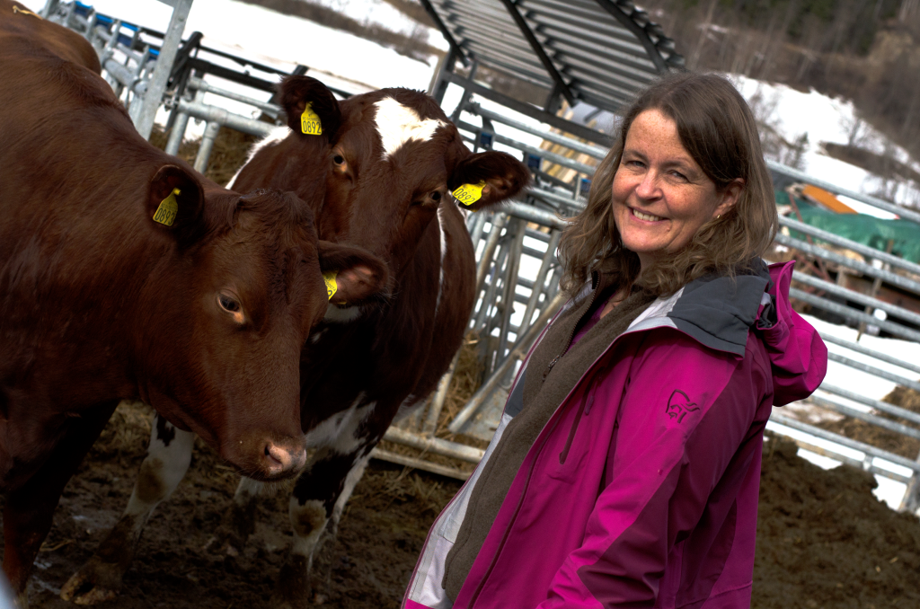 Elisabeth Gjems har et nært forhold til naturen, både som bonde, leder i gårdsbarnehage og skogeier. Foto: Karoline Almås Sørensen